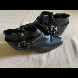 Women’s black ankle boots with zipper size 9